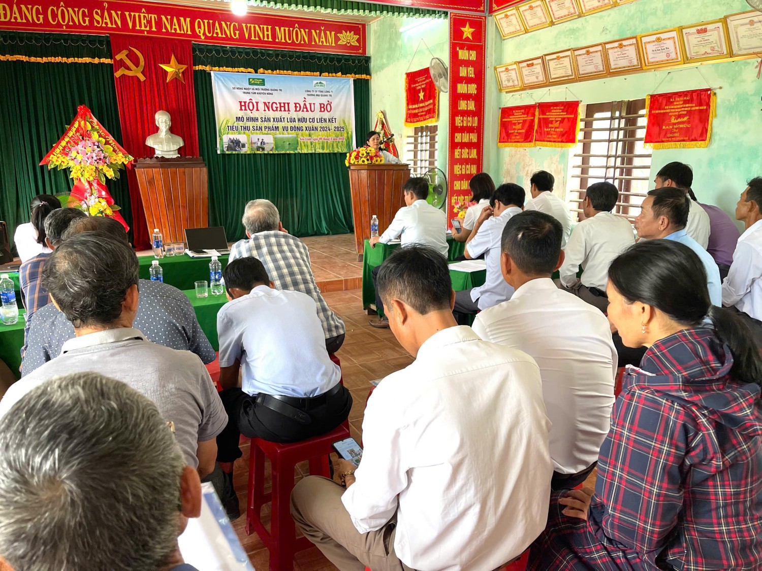 HỘI NGHỊ ĐẦU BỜ MÔ HÌNH SẢN XUẤT LÚA HỮU CƠ SỬ DỤNG MẠ KHAY, MÁY CẤY LIÊN KẾT TIÊU THỤ SẢN PHẨM