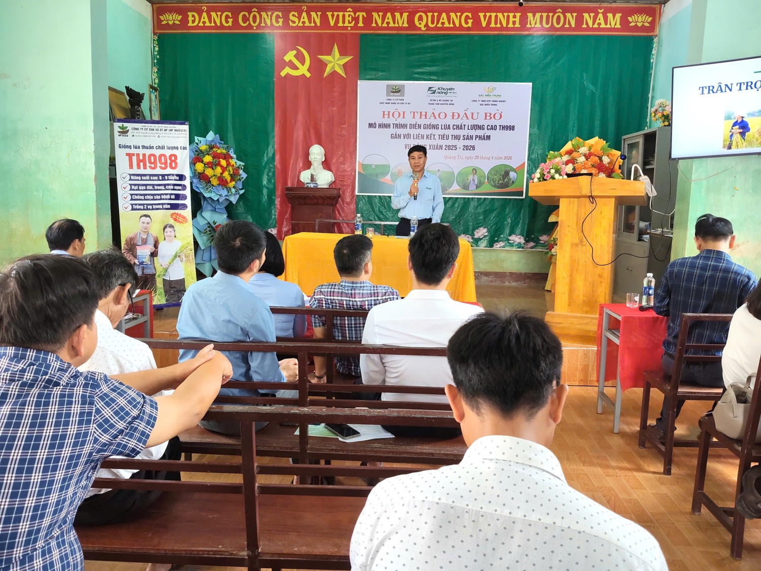 Quang cảnh Hội nghị đánh giá mô hình sản xuất giống lúa chất lượng cao TH998 gắn với liên kết tiêu thụ sản phẩm