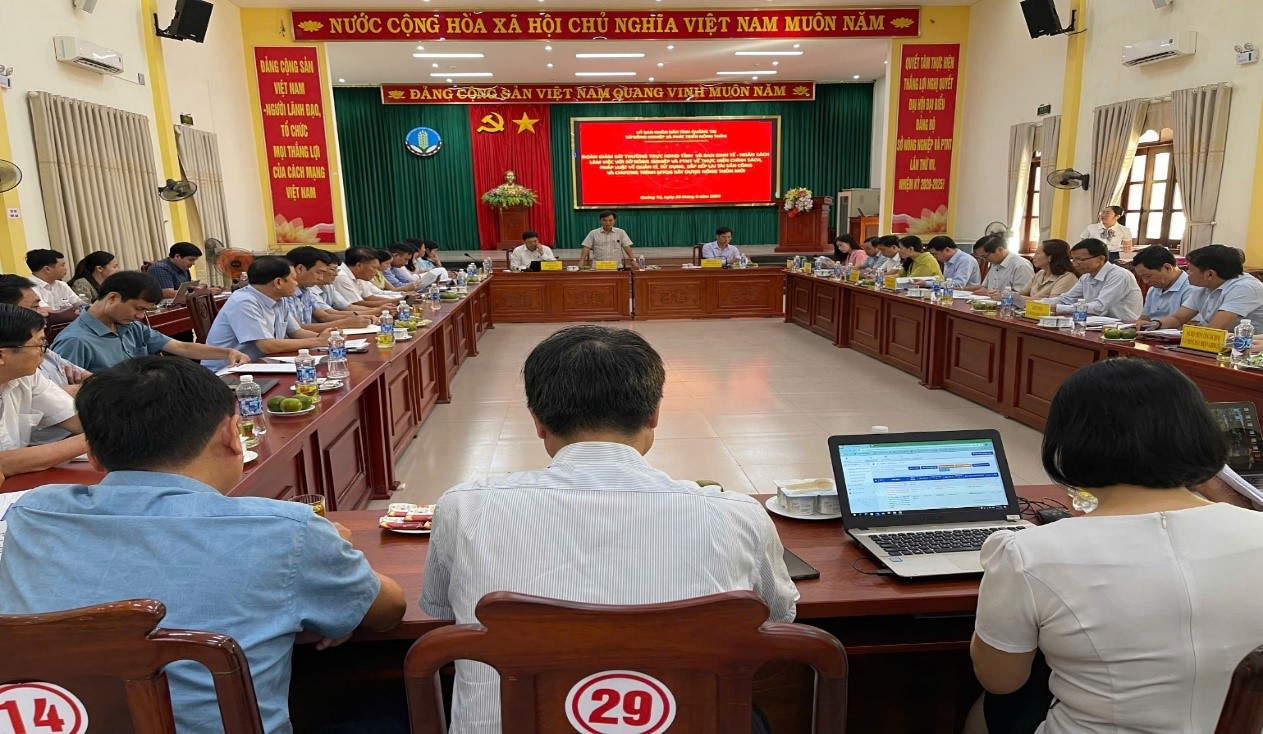 ĐOÀN GIÁM SÁT THƯỜNG TRỰC HĐND TỈNH VÀ BAN KINH TẾ - NGÂN SÁCH LÀM VIỆC VỚI SỞ NÔNG NGHIỆP VÀ PTNT