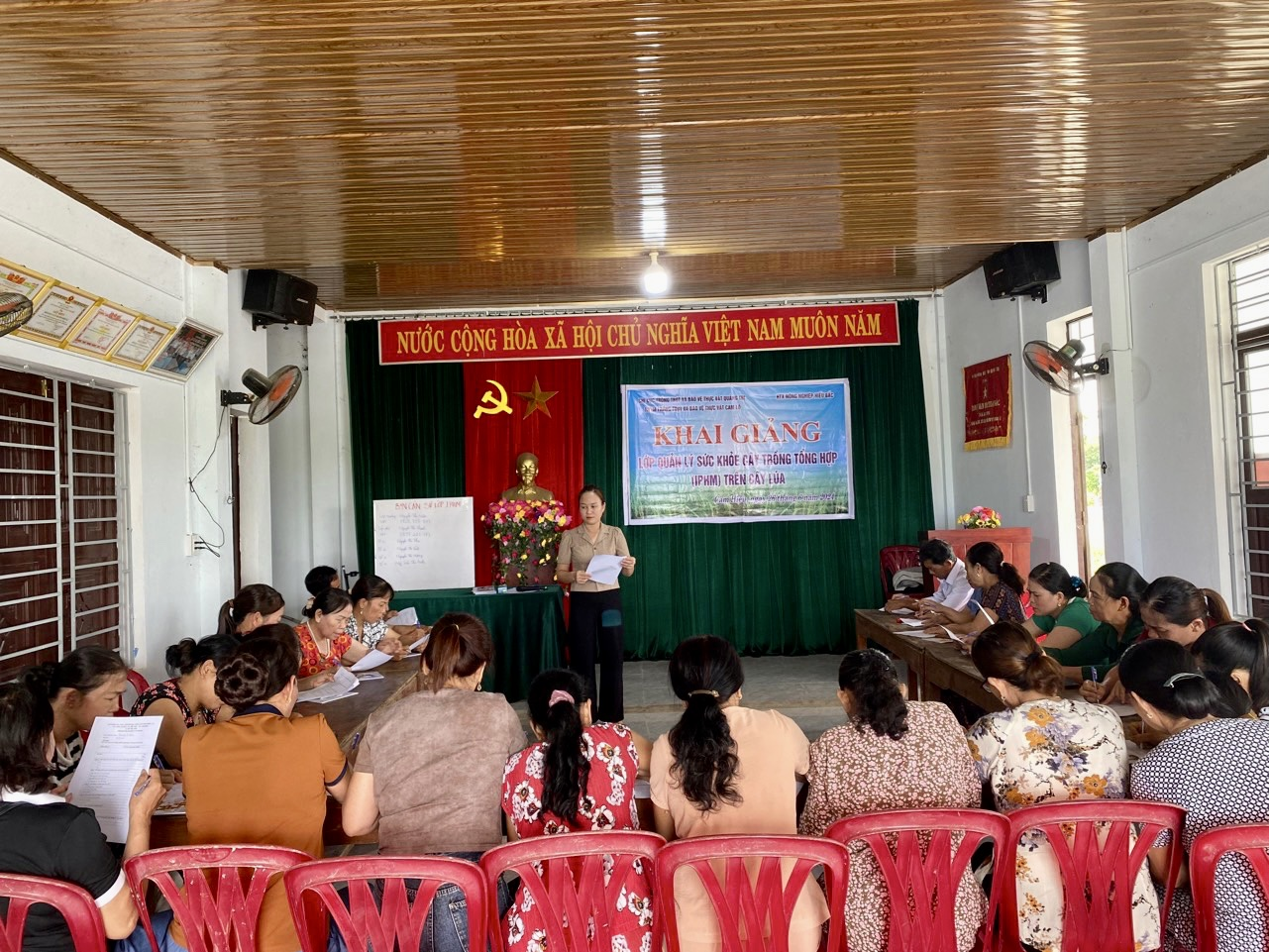 “TẬP HUẤN CHUYỂN GIAO KỸ THUẬT VỀ QUẢN LÝ SỨC KHOẺ CÂY TRỒNG TỔNG HỢP (IPHM) TRÊN CÂY LÚA TẠI ĐỊA BÀN HUYỆN CAM LỘ”