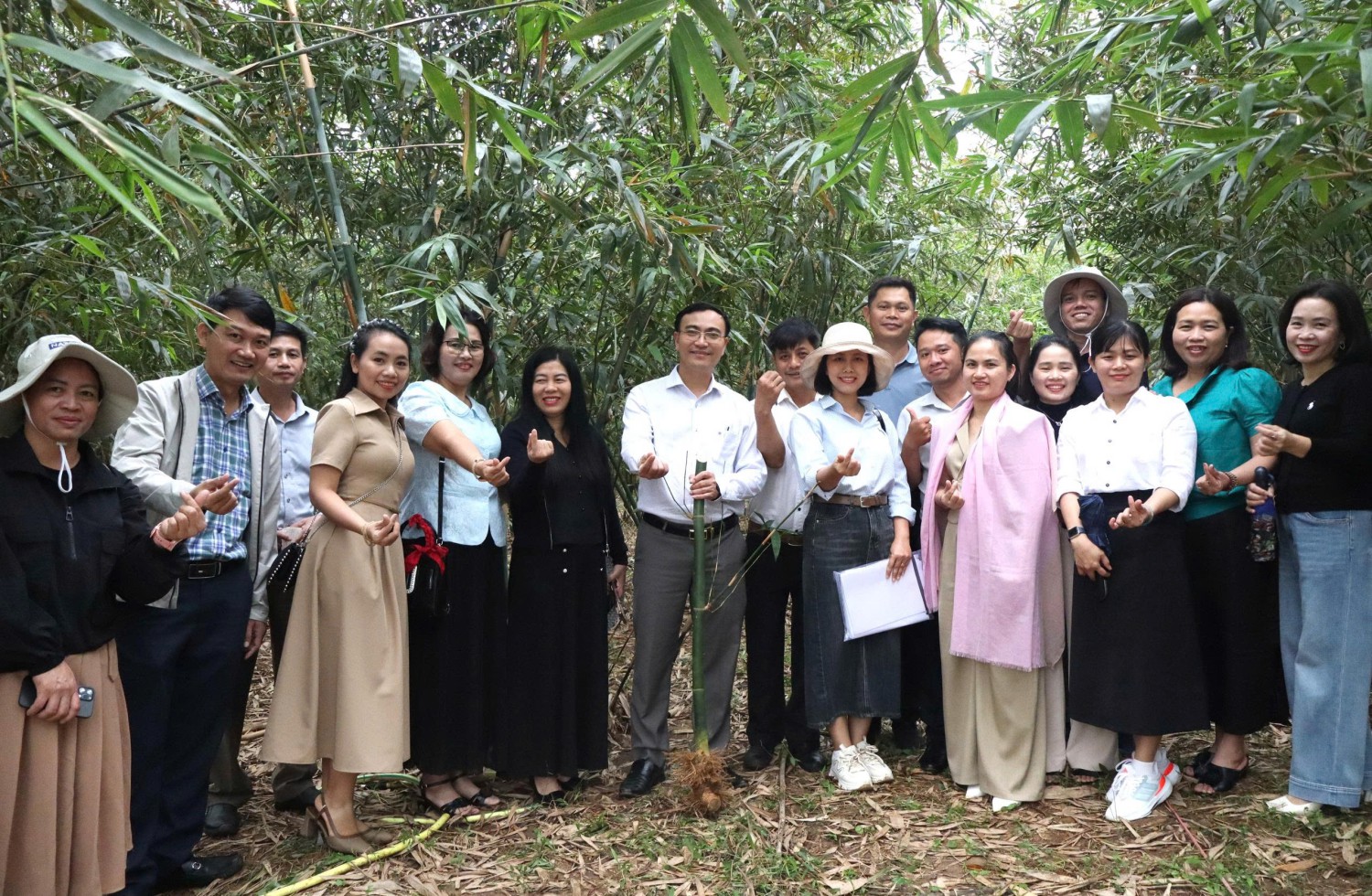 Chia sẻ kinh nghiệm phát triển nông nghiệp công nghệ cao với đoàn Trung tâm Khuyến nông Đắk Lắk