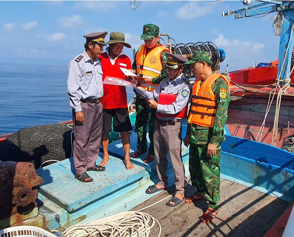 TĂNG CƯỜNG GIÁM SÁT TÀU CÁ TRÊN BIỂN QUA HỆ THỐNG GIÁM SÁT HÀNH TRÌNH TÀU CÁ